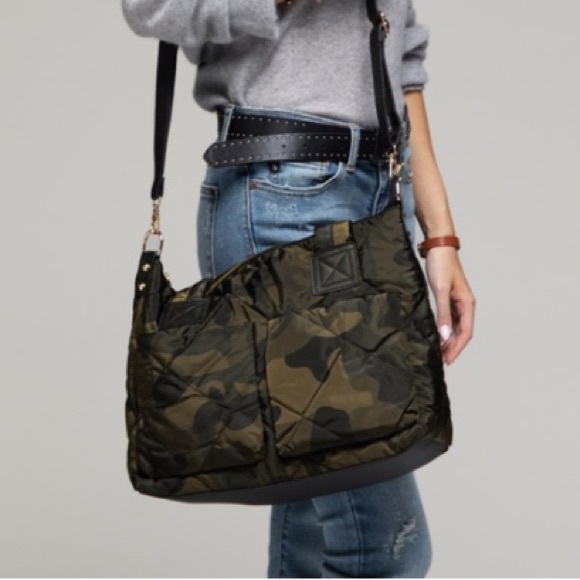 🔥 RESTOCKED!🔥 Camo Puffer Tote Bag - Picture 4 of 14
